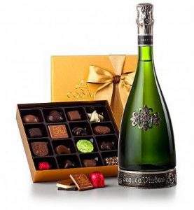 Segura Viudas Champagne and Godiva Chocolates Christmas gift set