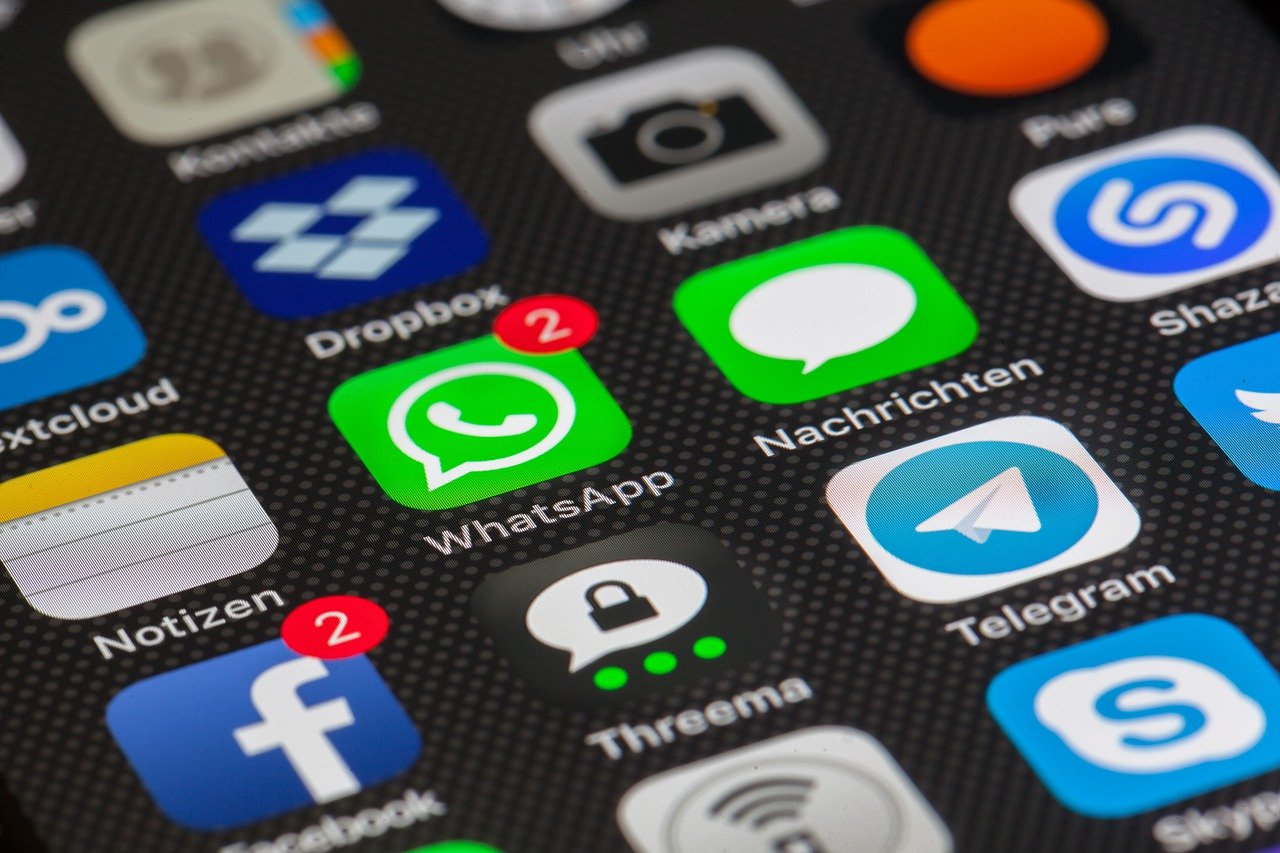 upgrade to the latest iOS, that means WhatsApp will stop working iPhone 4