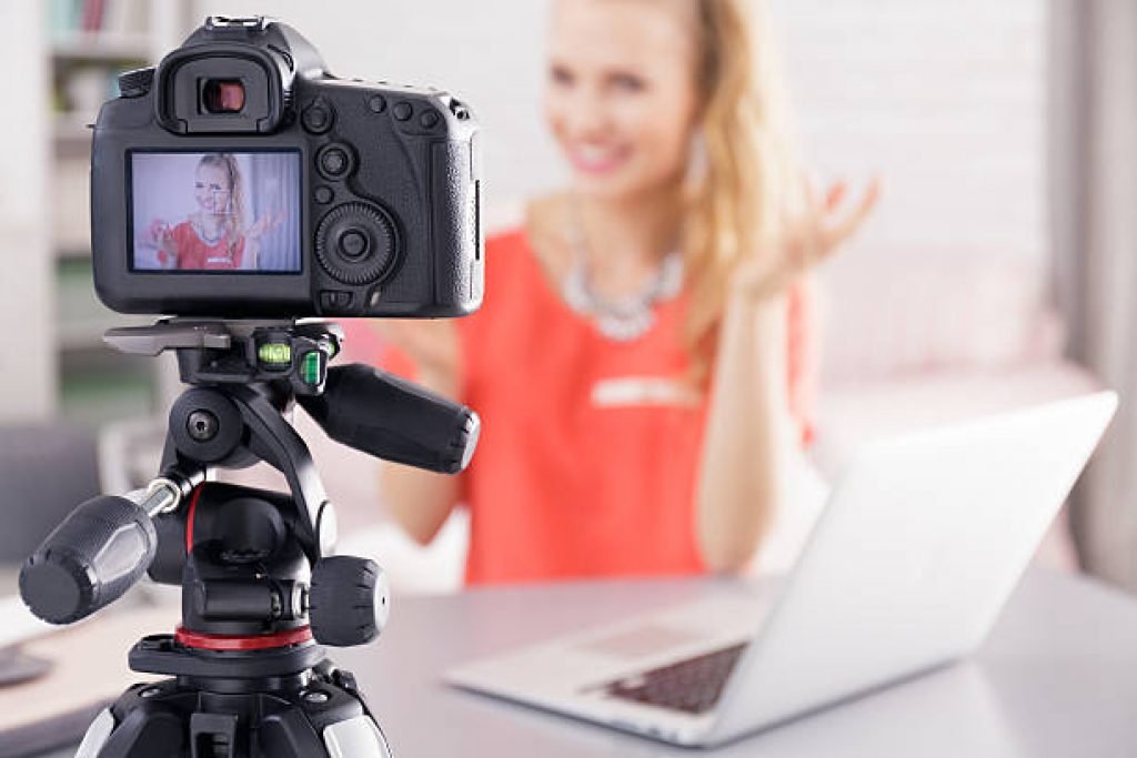 10 Best Youtube Equipment For Beginners Essential Youtuber Starter kits